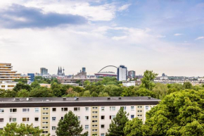 Cologne Fair Apartment with Cathedral View